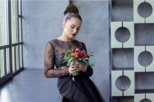 The wedding dress should be black - Weddo Agency