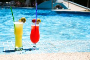 Pool party wedding reception - Creative ideas for your inspiration - Exotic cocktails - weddo.agency