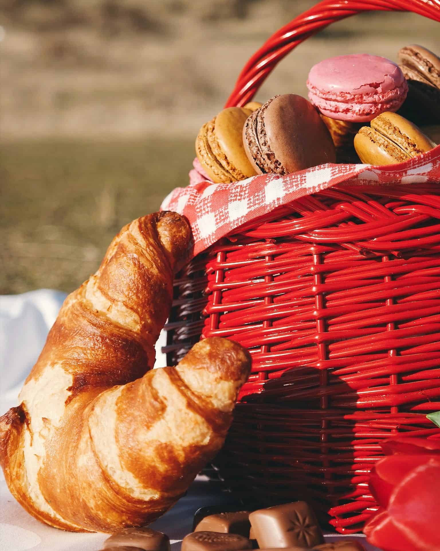 -Wedding-picnic-How-to-organize-a-wonderful-party-red-basket-croissant-macarons
