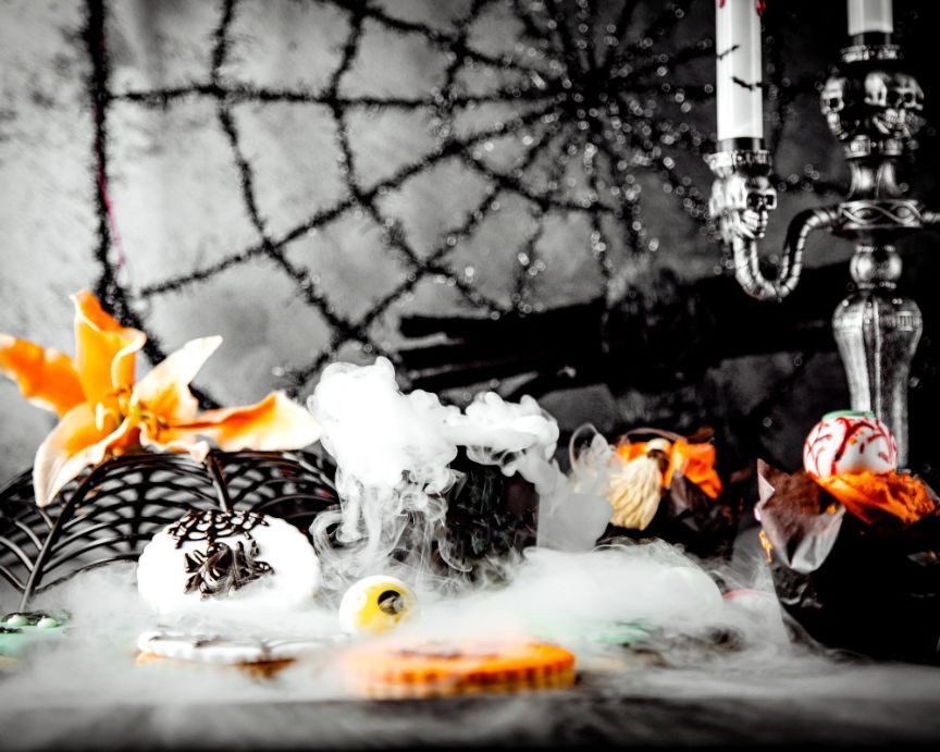 Gothic-wedding-–-the-first-steps-to-consider-when-organizing-the-perfect-day_goth-candy-bar.j