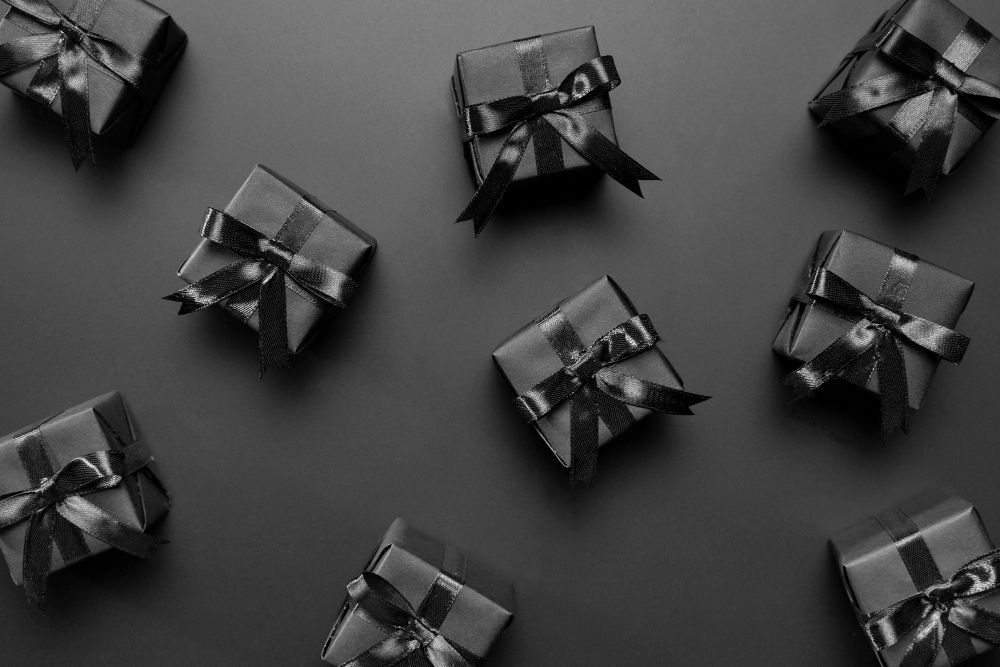 Gothic-wedding-–-the-first-steps-to-consider-when-organizing-the-perfect-day_goth-wedding-favors.j