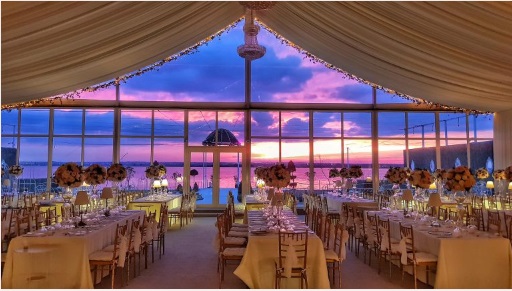 Hollywood-wedding-theme-wedding-in-Romania-tent-tables.
