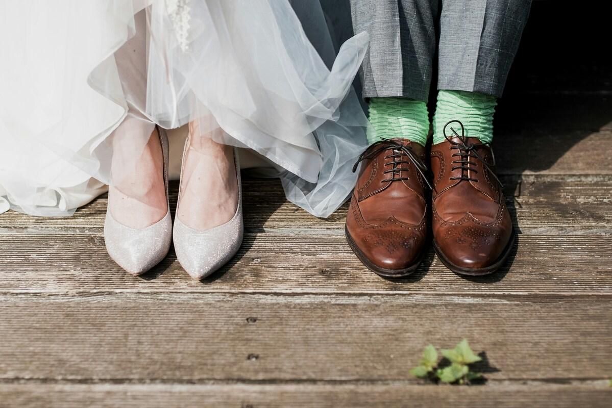 Peaky-Blinders-wedding-theme-the-main-reasons-why-you-should-consider-including-such-a-theme-into-your-event_bride-and-groom-shoes