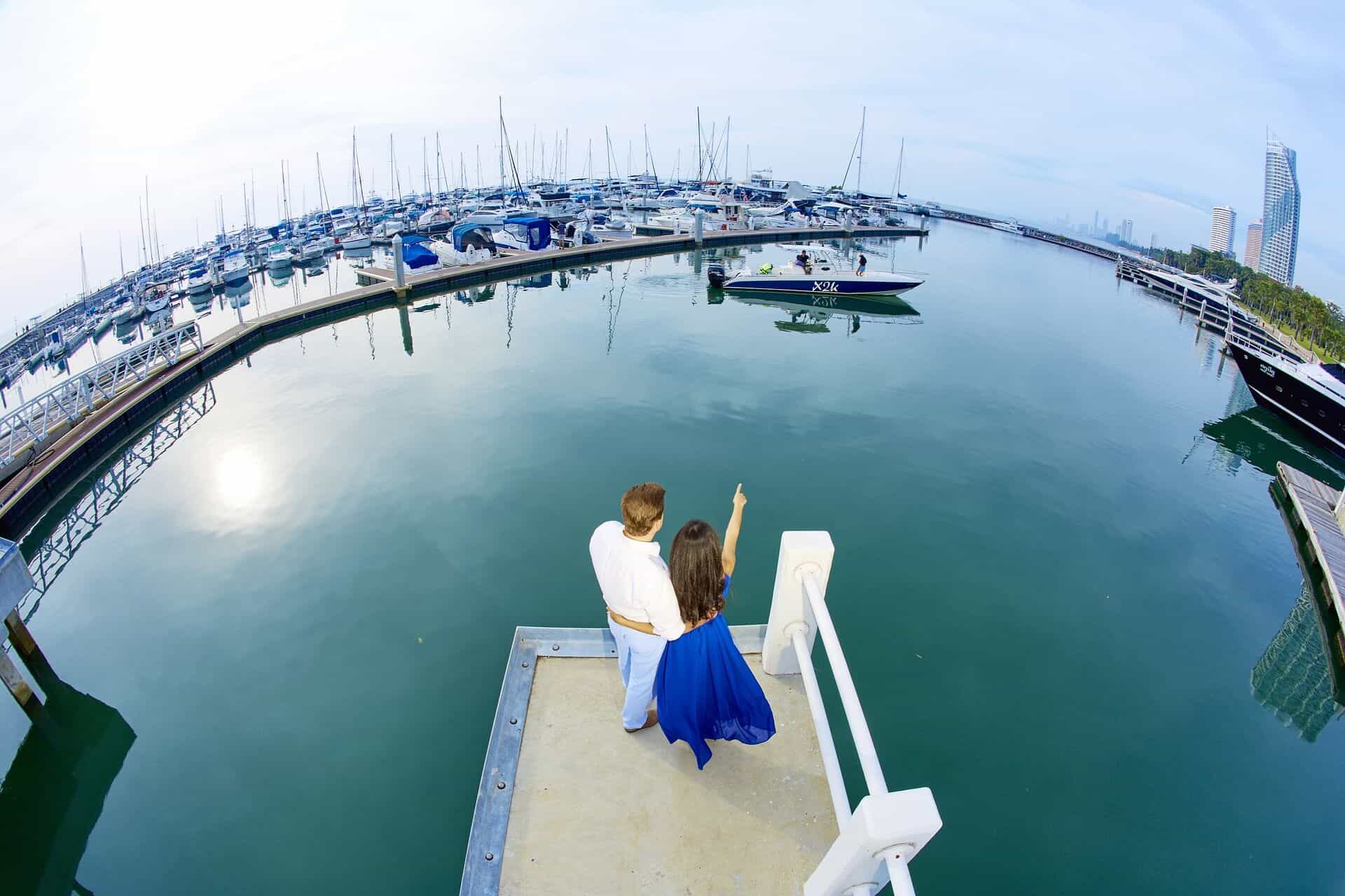 Wedding-pisces-theme-–-How-to-create-a-great-event-boats-couple-water-14.