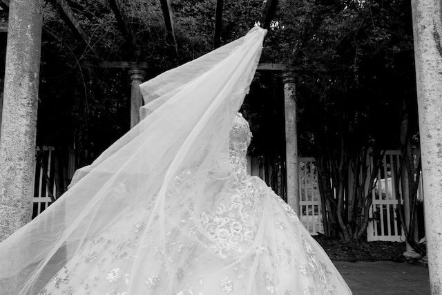 1.-Weddings-in-Spain-–-rituals-and-traditions-that-you-should-consider-for-the-big-day_brides-veil.