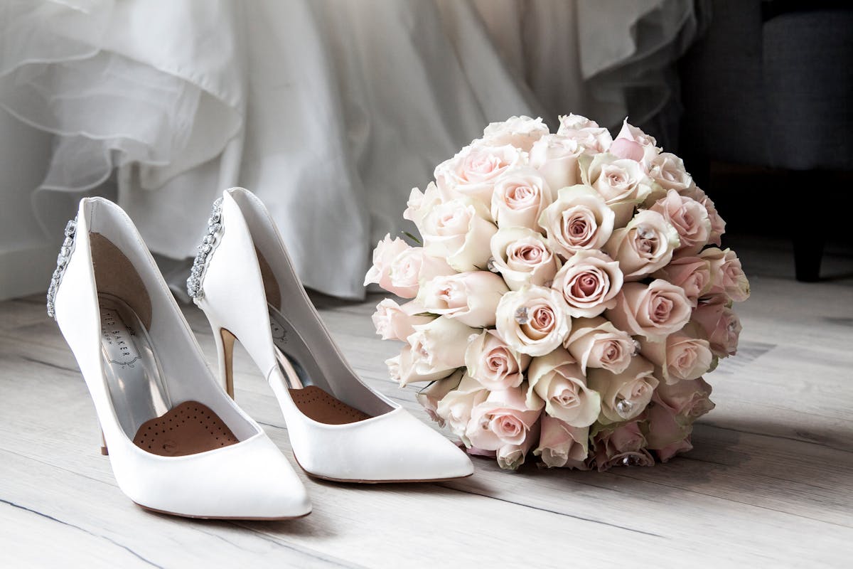 What are the elements that define an all white wedding_white brides bouquet and shoes