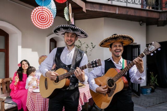 Cinco-de-mayo-wedding-mariachi-band
