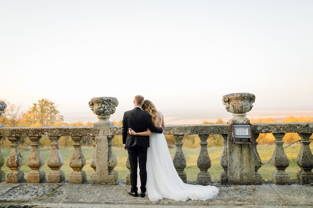 Victorian-wedding-romantic-couple-posing-on-the-big-day
