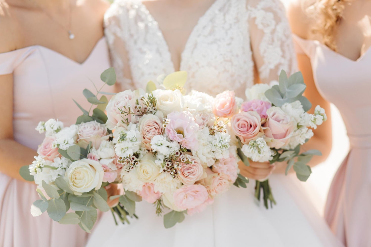 Bridgerton-wedding-bouquets-of-flowers