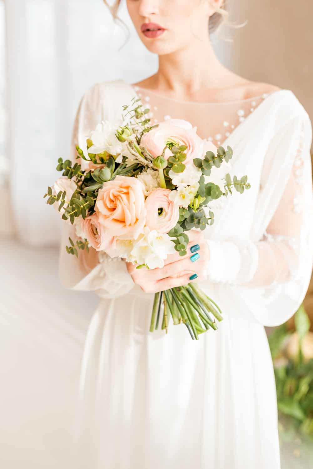 -Bridgerton-wedding-bride-flowers