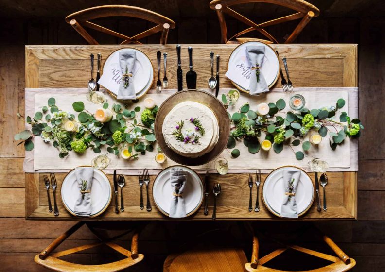 1.2.-Rustic-top-table-wedding-flowers-4