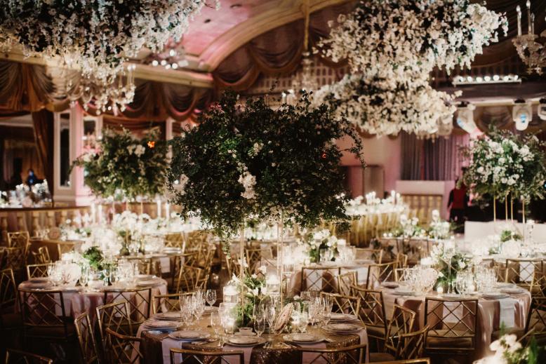 Ski-theme-wedding–-decor-ideas-for-the-big-day_venue-decorated-with-many-flowers