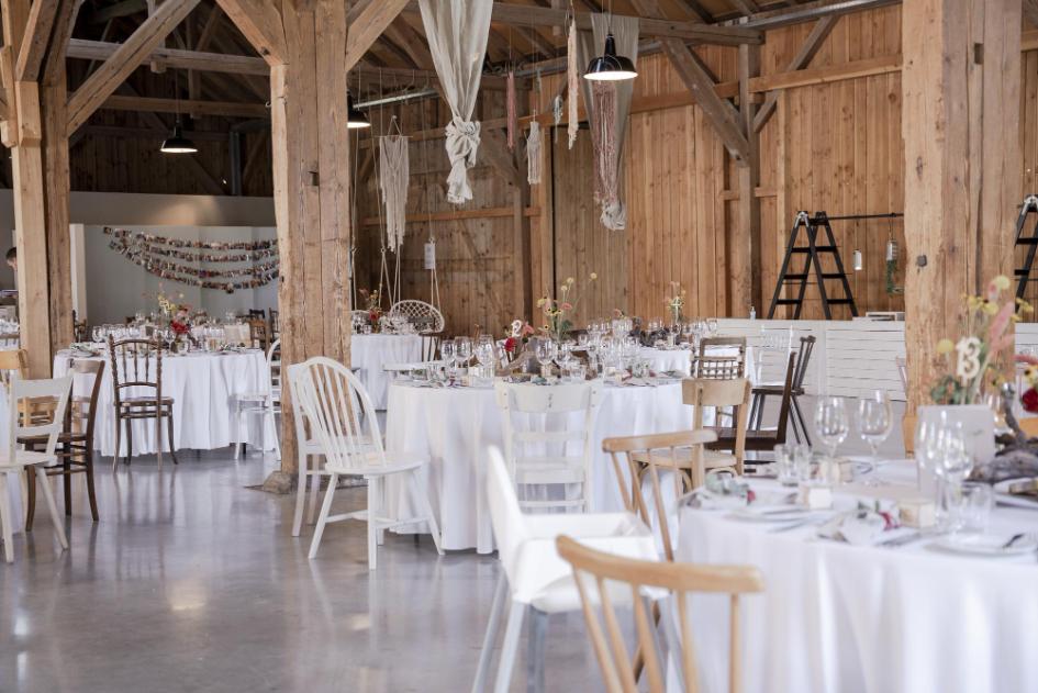 Ski-theme-wedding–-decor-ideas-for-the-big-day_white-wooden-venue