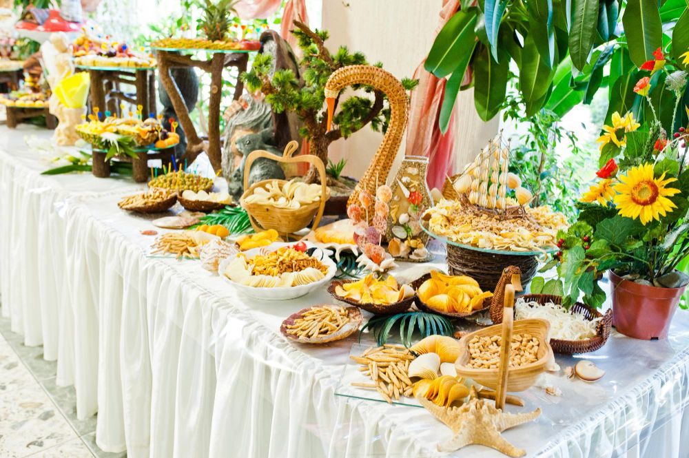 1.2.-Yellow-wedding-invitations-–-tips-and-trick-to-take-into-account-for-a-great-event_yellow-snacks