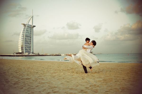 Wedding destination in Dubai: Modern sunset - Weddo Agency