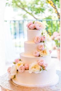 Great Gatsby wedding ideas - cake and entertainment (4) - Weddo Agency