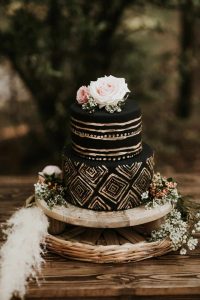 Great Gatsby wedding ideas - cake and entertainment (3) - Weddo Agency