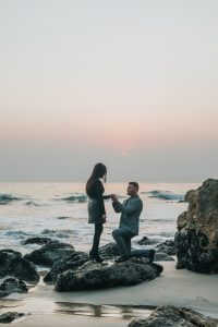 Beach wedding proposal - Ideas for your inspiration - Beach photo session 2 - weddo.agency
