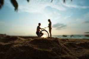 Beach wedding proposal - Ideas for your inspiration - Beach photo session 3 - weddo.agency