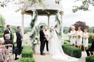 A wooden arch (2) - Weddo Agency