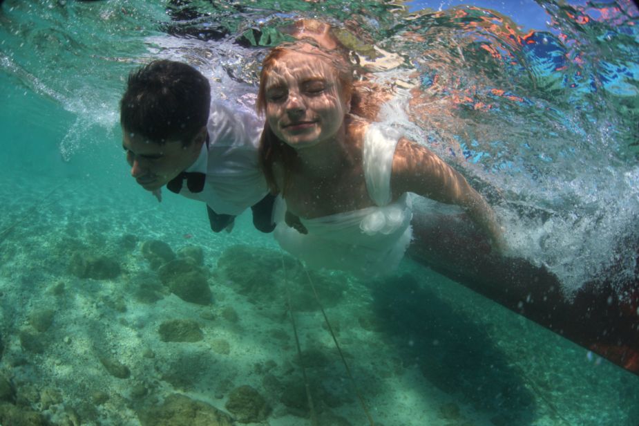 Weddo Agency - 2. Beautiful Weddings Underwater Wedding 7