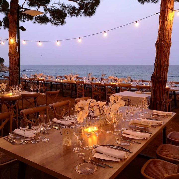 2. Champagne wedding theme ideas - tables, lights, trees