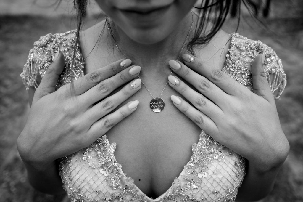 How-to-prepare-for-rain-on-wedding-day-black-and-white-picture-necklace