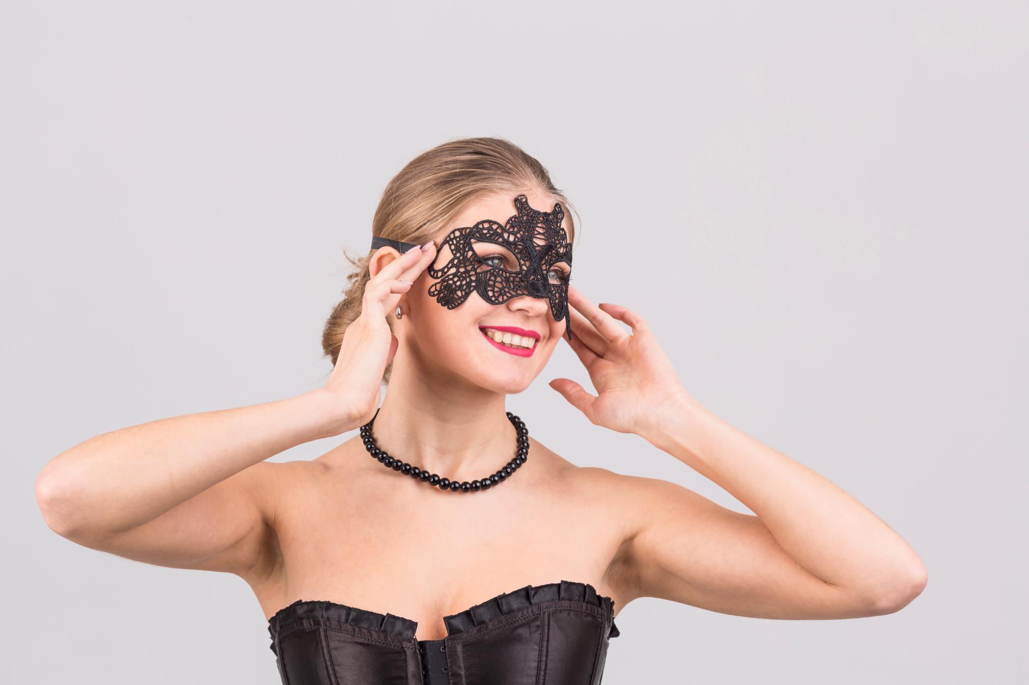 Masquerade-themed-wedding-–-Theme-invitations-decor-and-other-ideas-for-special-day-black-dress-black-mask