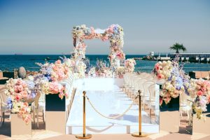 Pink-wedding-decorations-–-ideas-for-a-wonderful-wedding-party_beach-wedding-with-pink-flowers