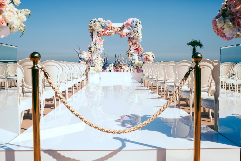 2.-Purple-wedding-colors-–-suggestions-for-the-perfect-location_Greek-beach-wedding-decor