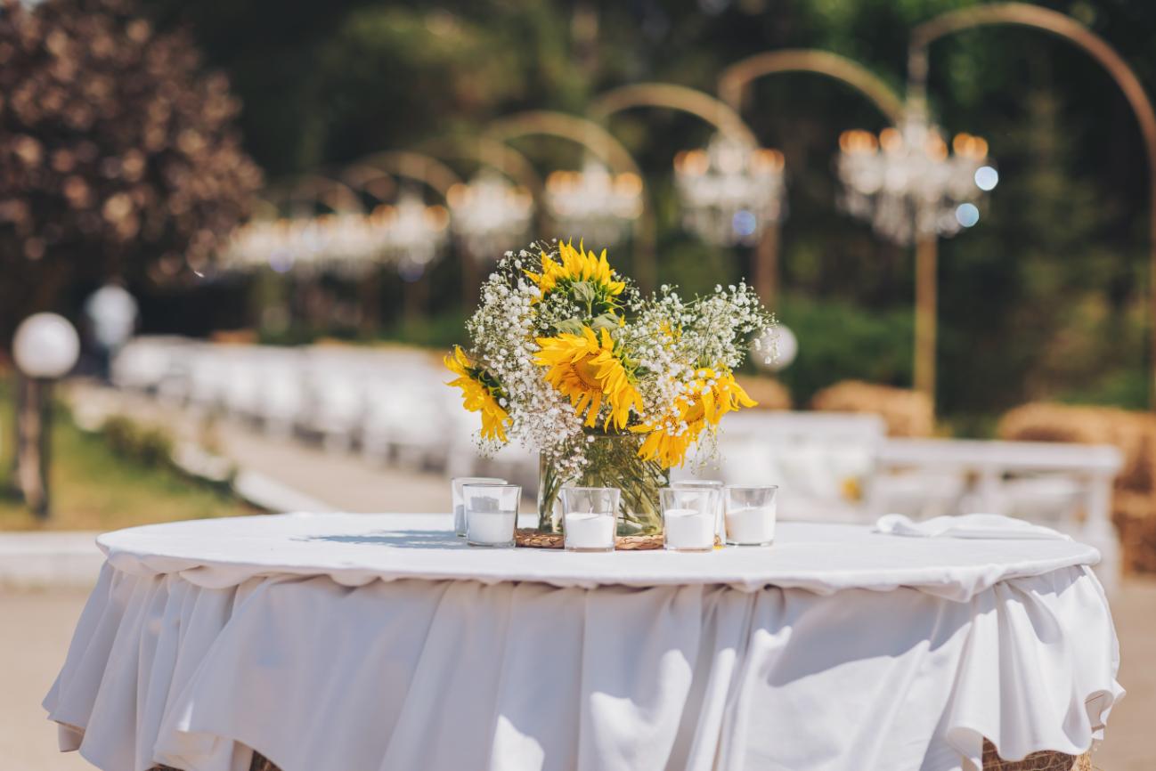 2. Sunflower themed wedding - table, sunflowers