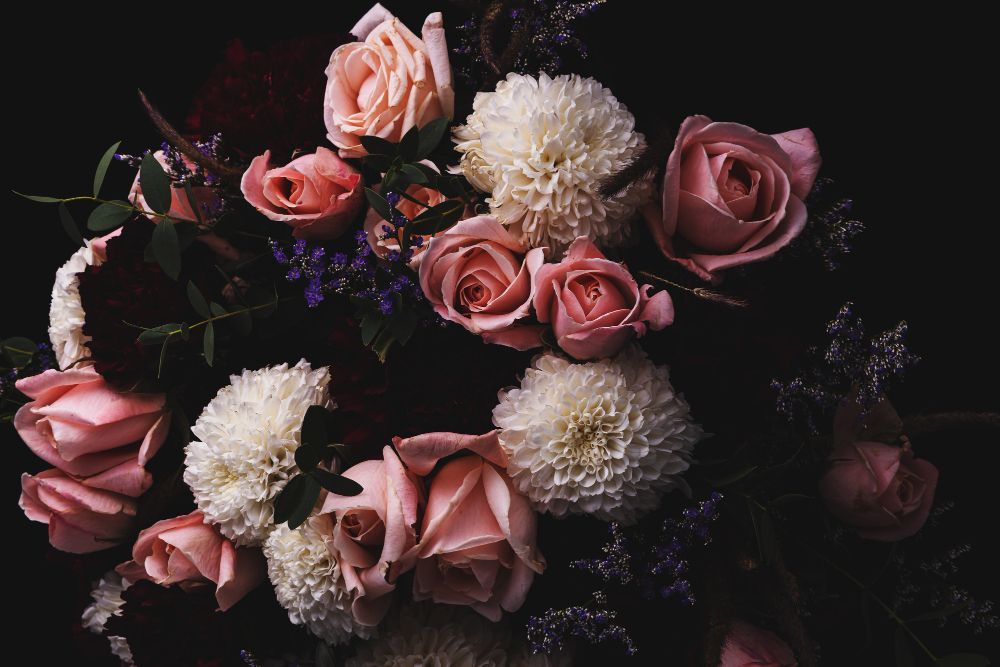 Gothic-wedding-bouquet-ideas-that-will-inspire-you_goth-bouquet-with-dahlias