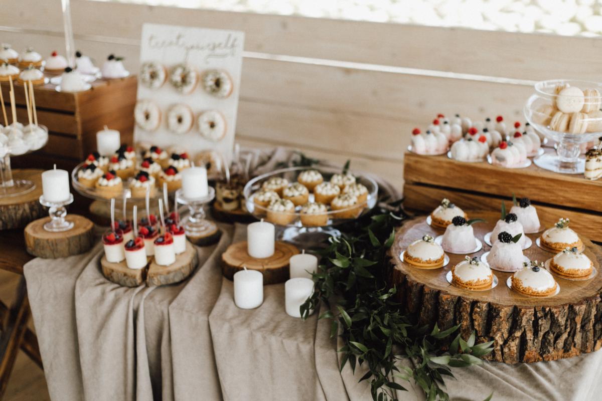 Festival-wedding-cake-desserts-cupcakes-donuts.
