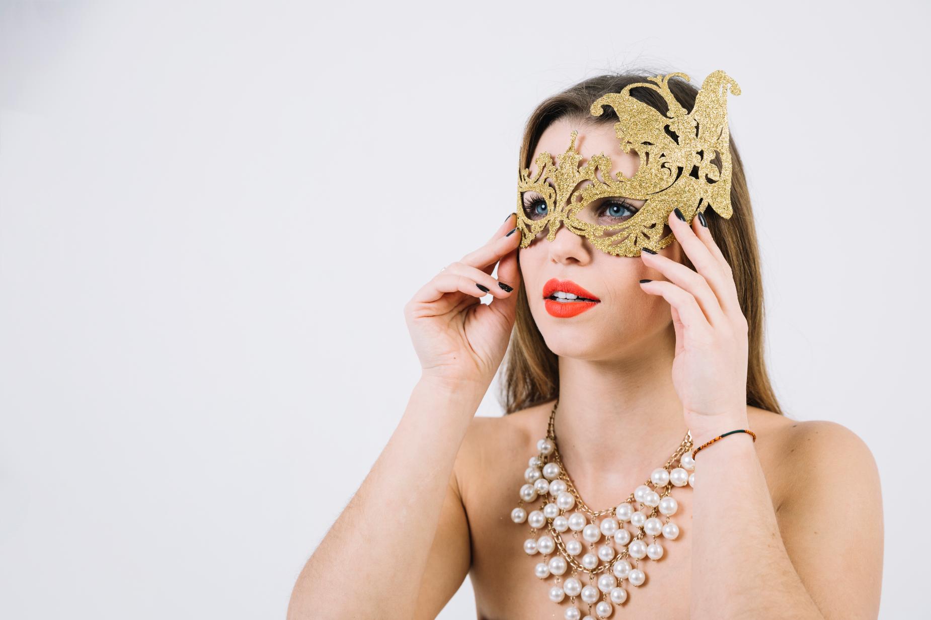 What-to-wear-to-a-masquerade-wedding-woman-mask