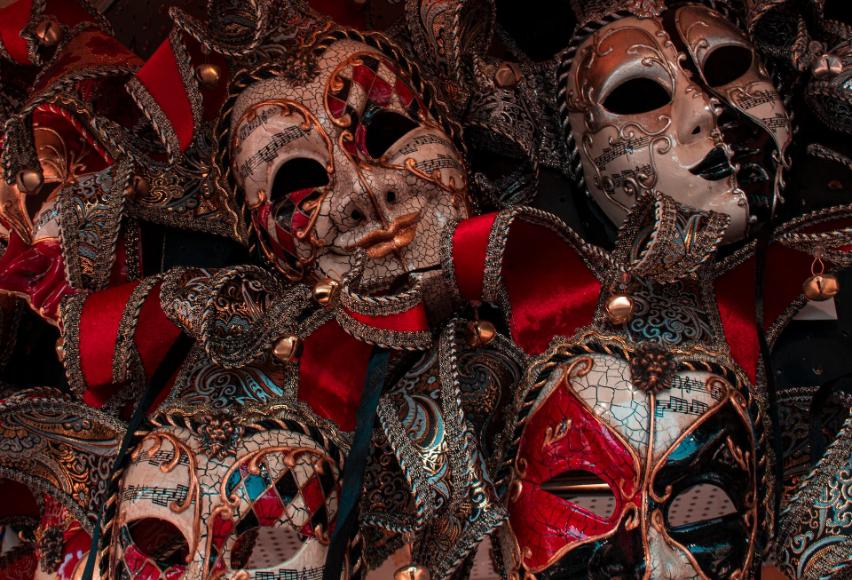 Masquerade-wedding-favors-–-Amazing-ideas-and-suggestions-masks
