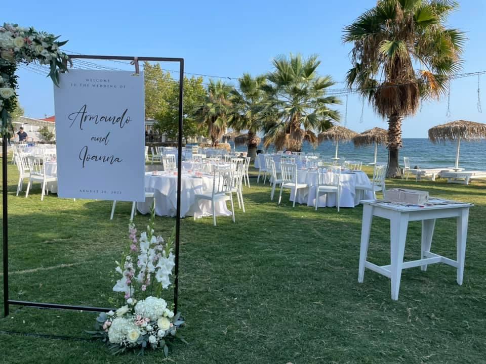 Best locations for a dark green themed wedding - beach (1)