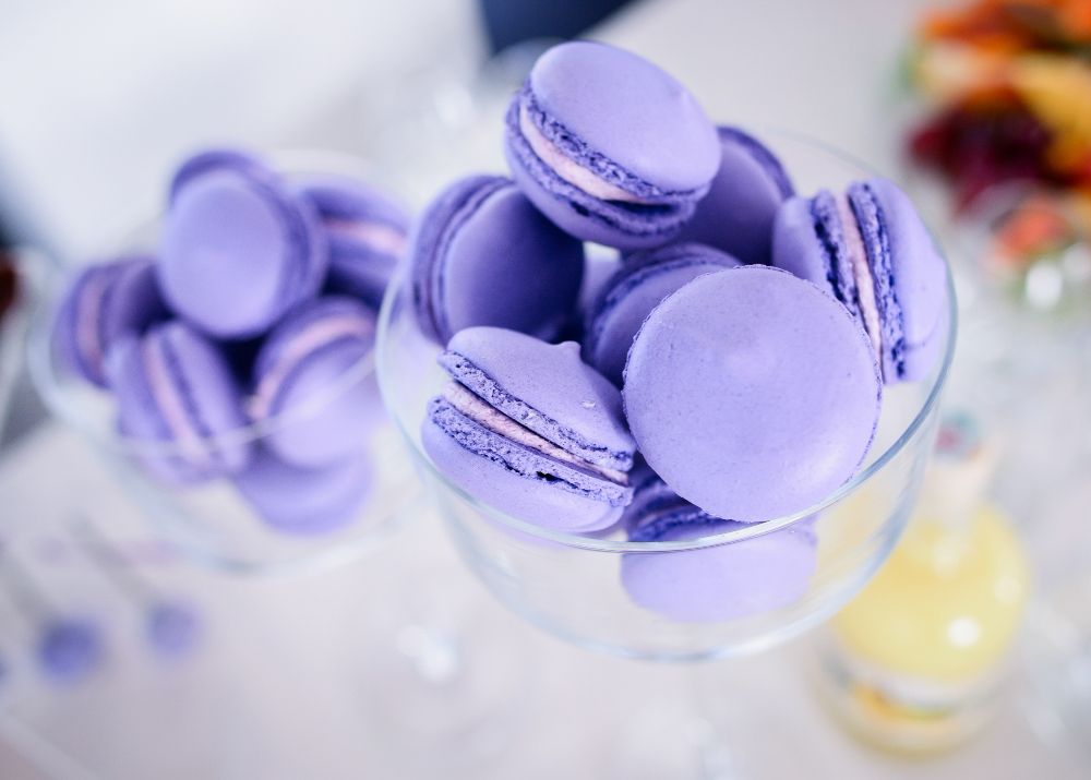 3.-Purple-motif-wedding-–-menu-recommendations-to-satisfy-your-guests_purple-macarons.jpg
