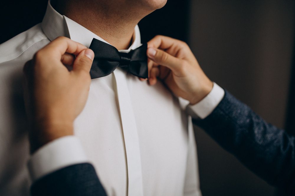Wedding-art-deco-groom-wearing-a-black-bowtie