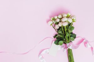 Pink-wedding-venues-–-the-perfect-brides-bouquet-ideas_cute-bouquet-with-white-flowers-and-light-pink-ribbon.