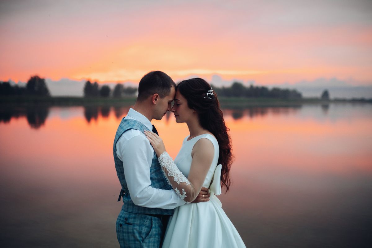 Sunset-wedding-decor-and-setup-couple-sunrise-7.