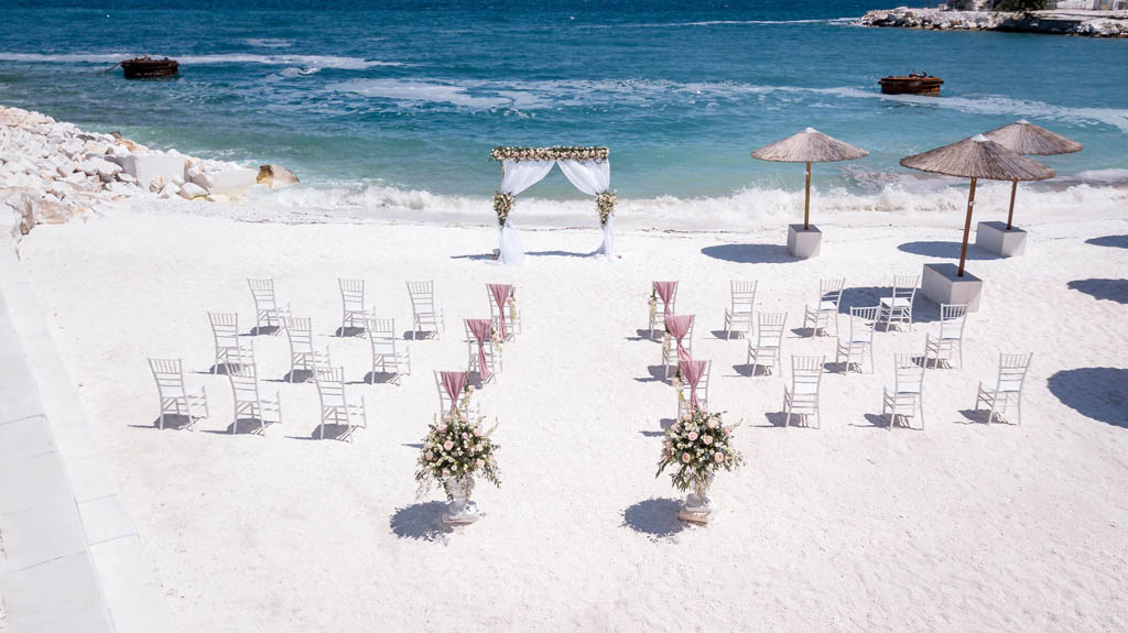 4. A lesbian marriage ceremony or lesbian proposal ceremony A lesbian marriage ceremony or lesbian proposal ceremony, weddo.agency