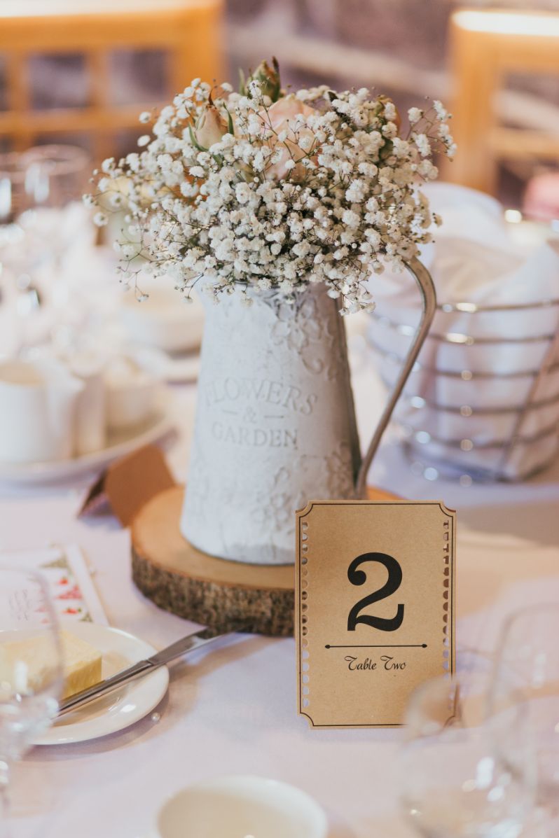 Cottagecore-wedding-decor-vase-table-nr-2-flowers.
