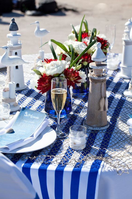 Nautical wedding ideas - necessary elements to comply with the theme - Nautical wedding. Table with a lighthouse on