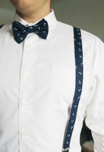 Nautical wedding ideas - invitations, dress code, foods and other aspects that make the difference in the final result - Nautical wedding. Groom with shirt and bow tie