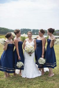 Nautical wedding ideas - invitations, dress code, foods and other aspects that make the difference in the final result - Nautical wedding. Bride and bridemaids