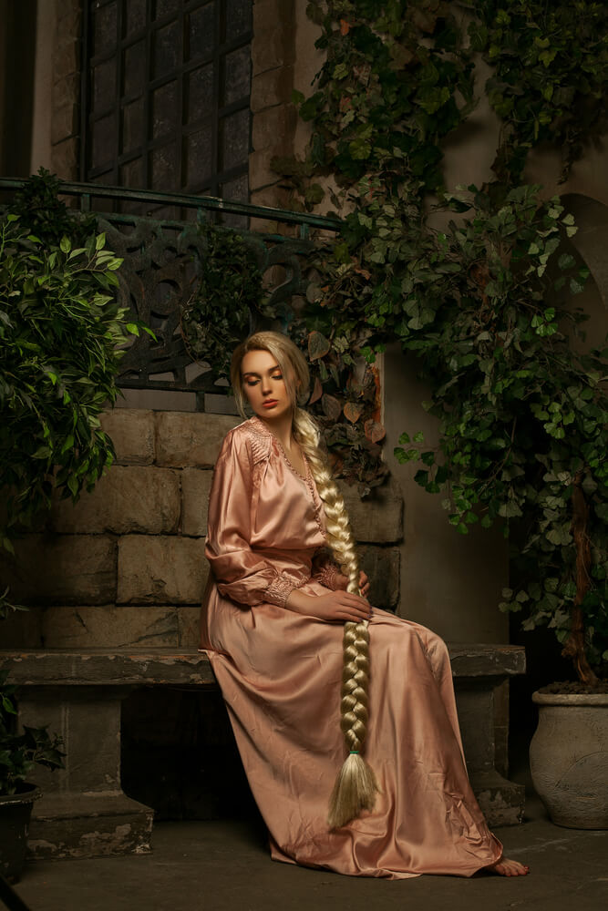 The bride's look - Channeling the lost princess's grace and beauty with ethereal Rapunzel-inspired wedding dresses (2) The bride's look - Channeling the lost princess's grace and beauty with ethereal Rapunzel-inspired wedding dresses (2)