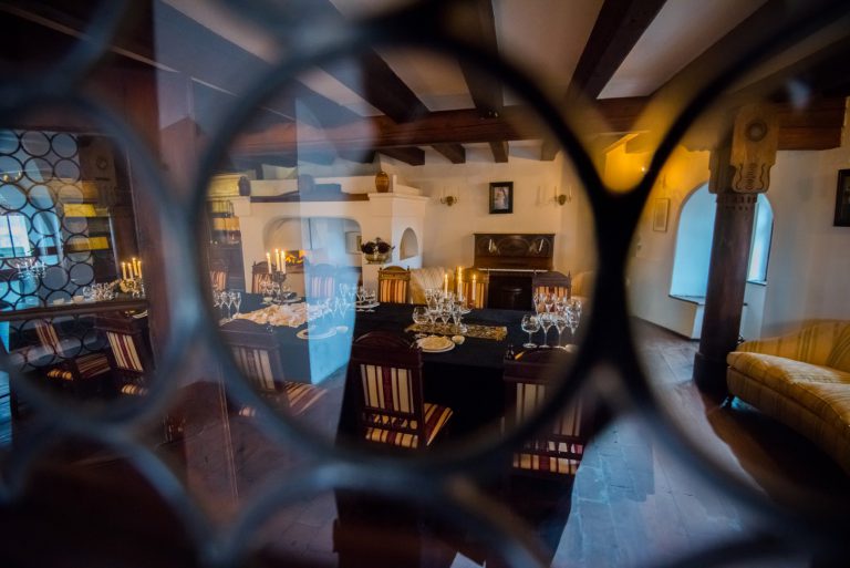 5. Mocha mousse wedding - inside Bran castle, chairs, table 5. Mocha mousse wedding - inside Bran castle, chairs, table