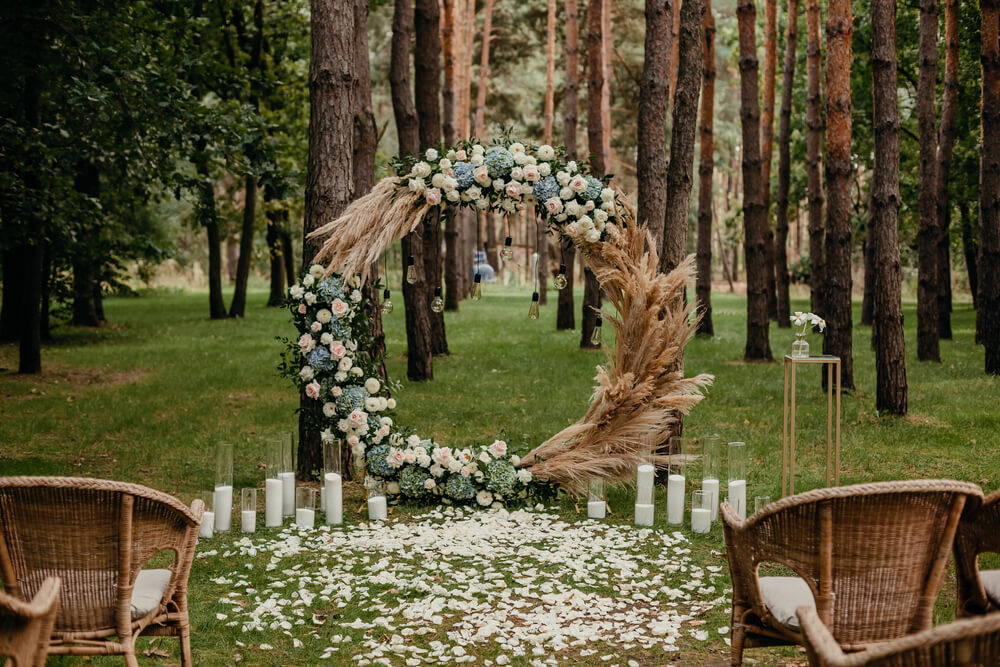 A splash of green, a touch of magic - Decorating your Shrek wedding wonderland