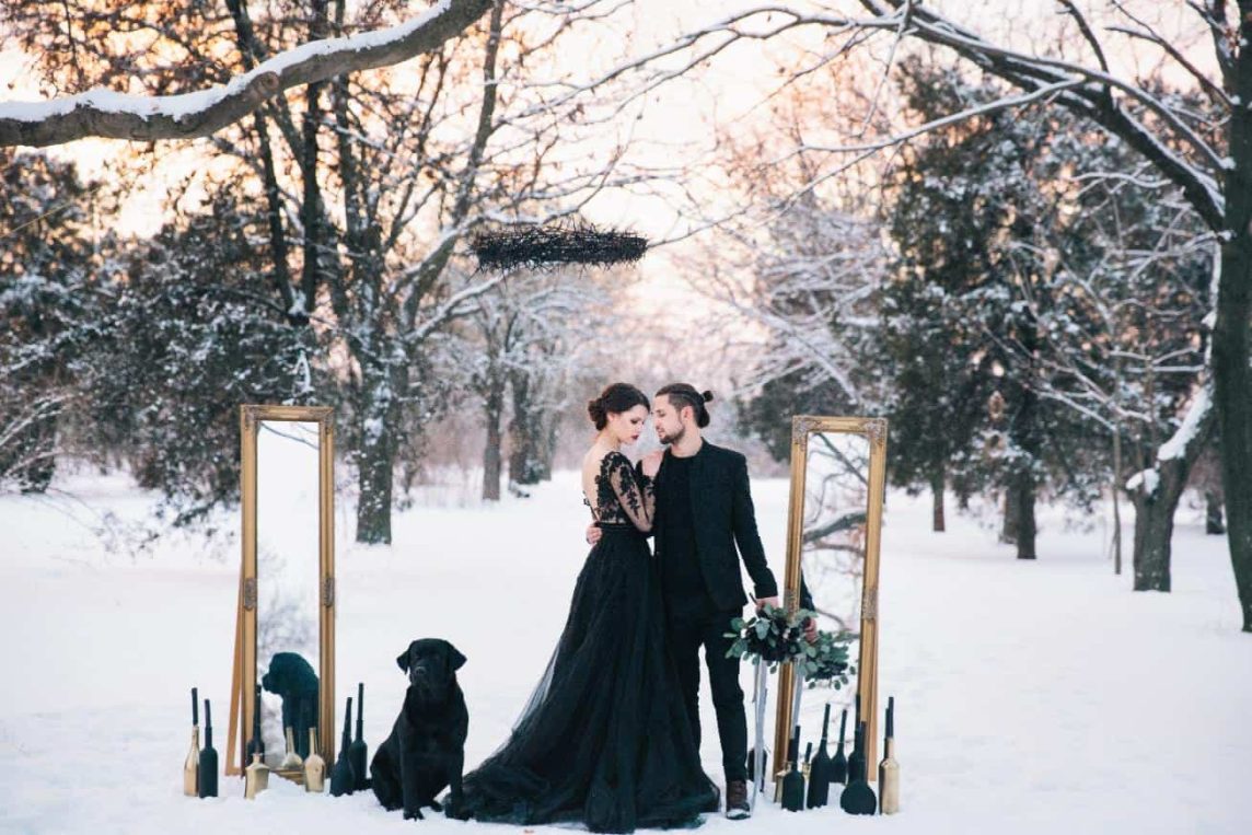 Black wedding theme - stylish and modern ideas for wedding decor, fashion and experiences on your special day