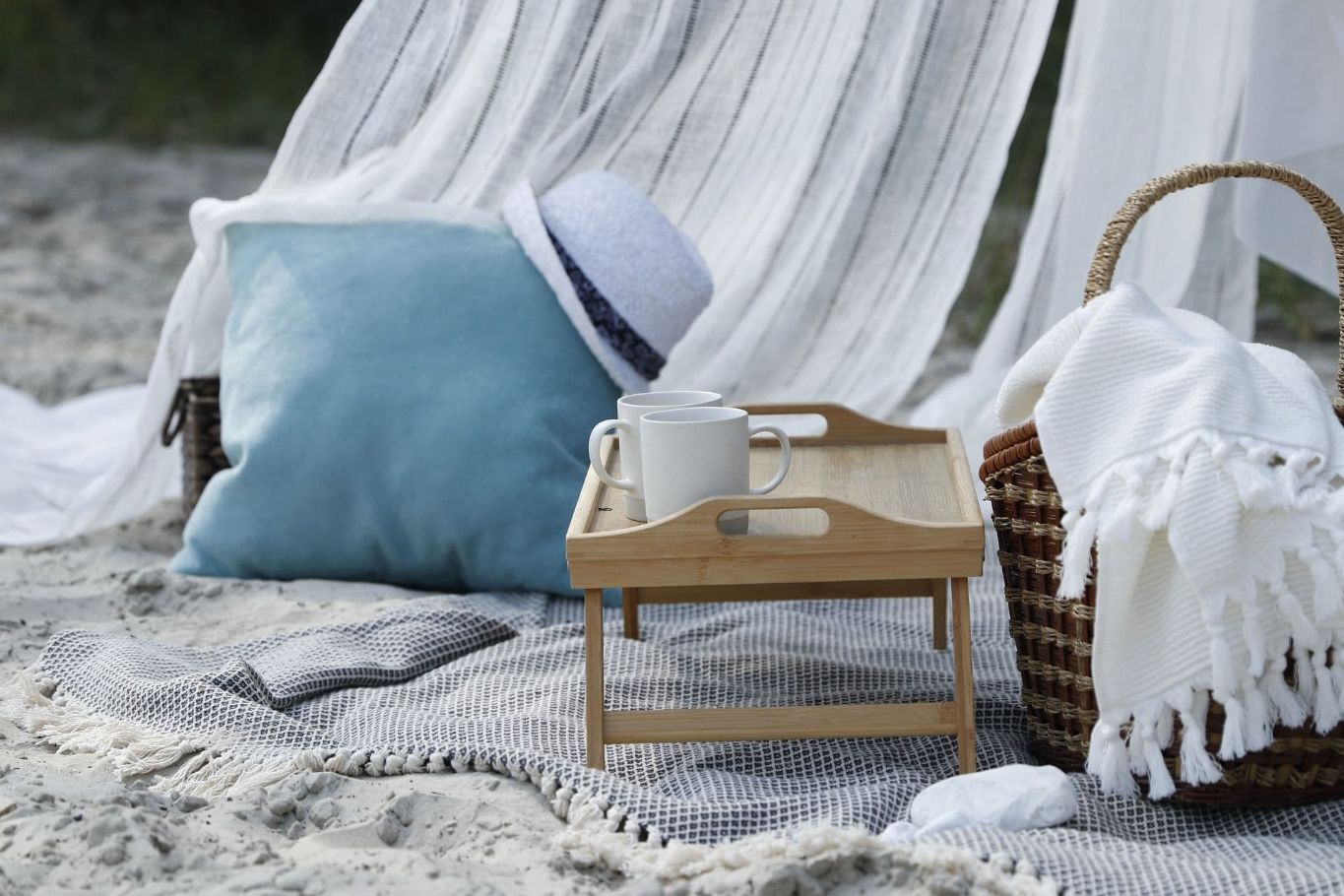 Picnic-wedding-A-fairytale-setting-for-nature-lovers